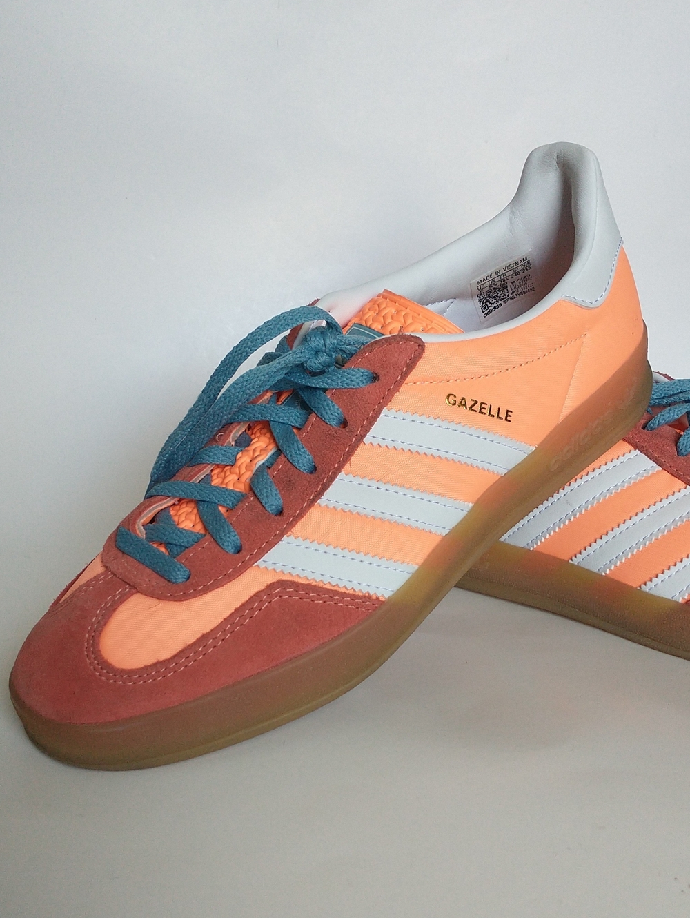 Adidas Gazelle Men's Peach, Rust & Blue Casual Sneakers. SIZE 6US, 38.5 EU, 24CM